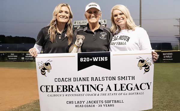 diane smith with softball team