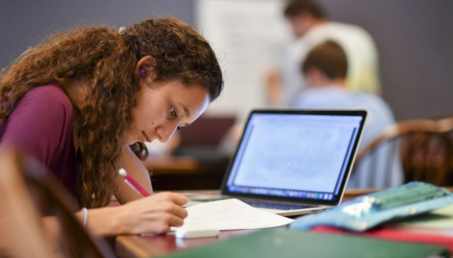 How to pitch yourself to admission teams and compete for scholarships