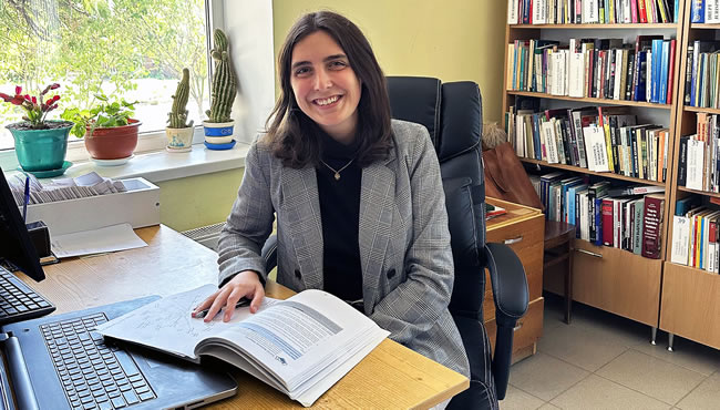 Hannah Saxon in an office setting