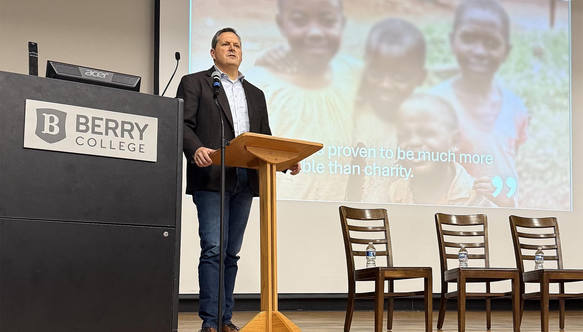 Dr. Cash giving a presentation to Berry students